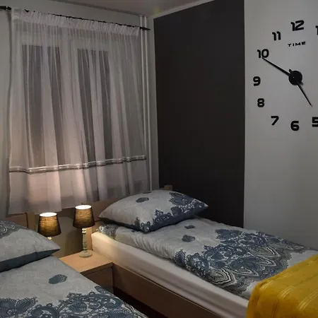 Apartament Julia 1-6 Os II Pietro Ze Sniadaniem Kontynentalnym Kielce Exterior photo
